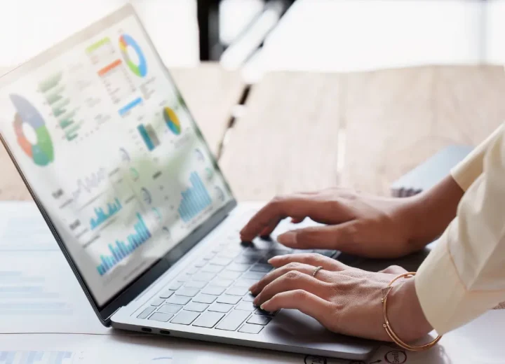 Transforme procesos lentos en decisiones ágiles con Century Shift